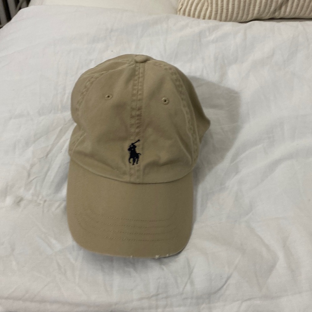 Beige polo hat